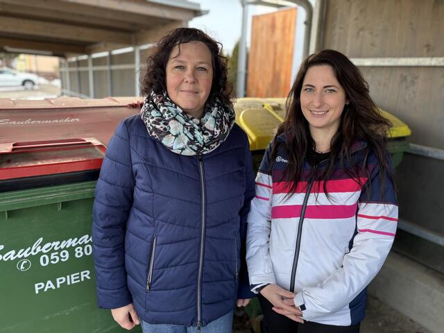 Abfallexpertinnen in Knittelfeld: Claudia Hörbinger (l.) und Sandra Illmaier klären über die richtige Mülltrennung auf. | Foto: MeinBezirk
