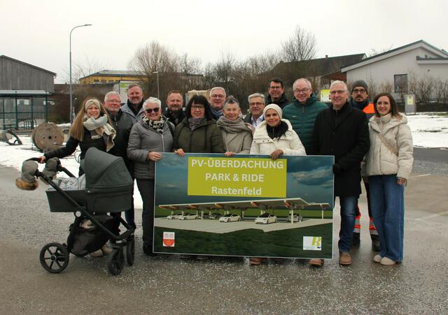 LH Stv. Stephan Pernkopf mit dem Gemeinderat und Mitarbeitenden der Marktgemeinde Rastenfeld | Foto: Zvg Marktgemeinde Rastenfeld