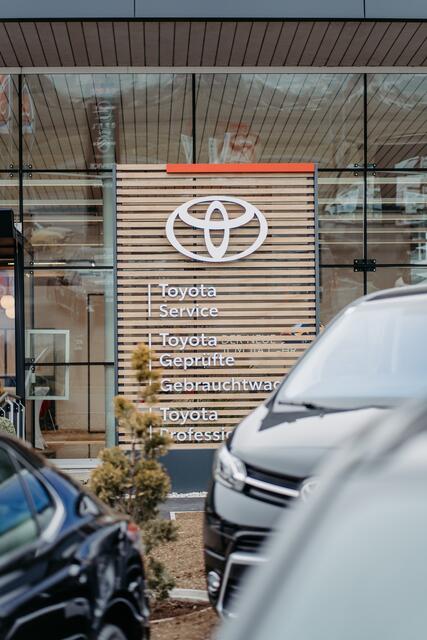 Die Markenlogos zieren den äußeren Bereich. | Foto: Gady Family