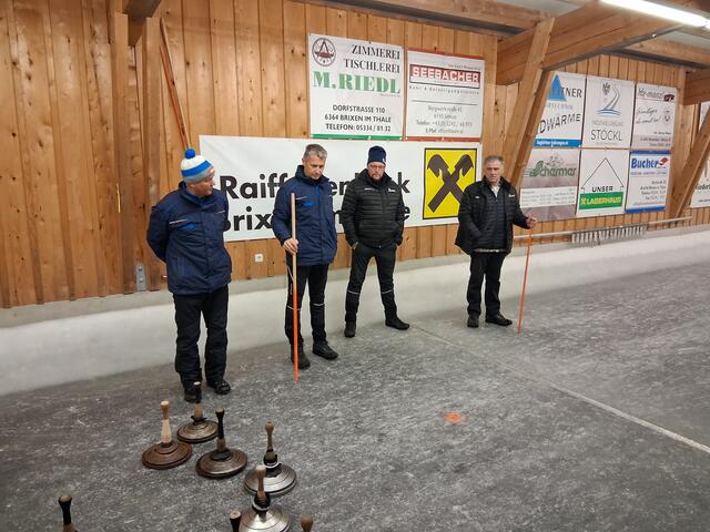 Aufzeiger Treff  EC Brixen  Hans Gartner, Hubert Auberger, ESC Jochberg Hans Pletzer und Martin Luxner