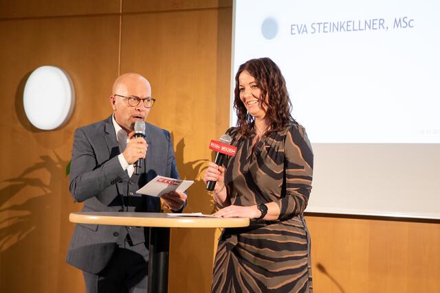 Die designierte WKO-Bezirksstellenleiterin Eva Steinkellner mit Moderator Max Mayerhofer beim Wirtschaftskammer-Empfang. | Foto: gemeindejournal.at