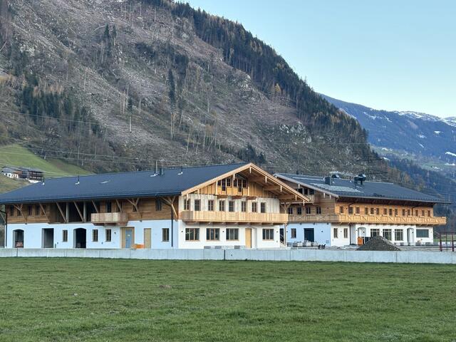 Rund um den Aussiedlerhof in der Gemeinde Uderns brodelt die Gerüchteküche.  | Foto: Haun