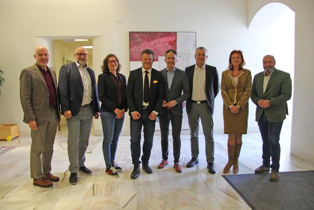 Bürgermeister Christian Scheider und Stadtrat Kurt Hohensinner mit v.l. Messe-Geschäftsführer Dr. Bernhard Erler, STW-Vorstand DI Erwin Smole, Stadträtin DI Constance Mochar, Stadtrat Max Habenicht, Magistratsdirektorin Mag. Isabella Jandl und „Holding Graz“-Vorstand Mag. Mark Perz. | Foto: StadtKommunikation / Wedenig