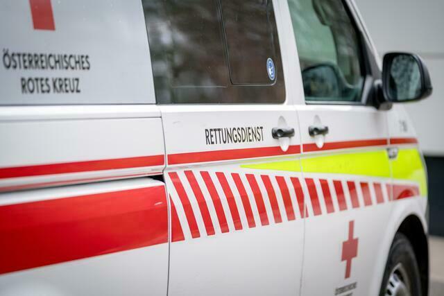 Der Radfahrer kam zu Sturz und erlitt dabei Verletzungen unbestimmten Grades (Symbolfoto)