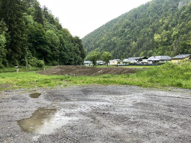 Am Gradnerbach laufen die Hochwasserschutzarbeiten, dabei wird die B77 mitsaniert. | Foto: Almer