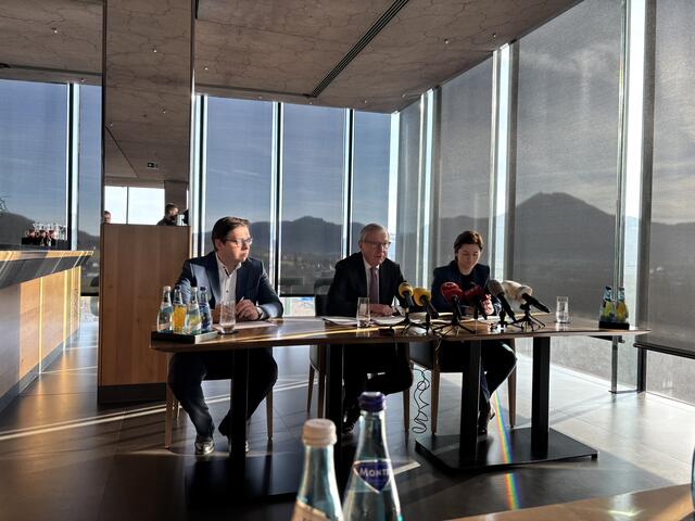 Neben einer Digitalisierungsoffensive soll verstärkt auf den Einsatz von Künstlicher Intelligenz wert gelegt werden. Personell wird der Personalstand des Landes um rund 150 Personen, die in den Ruhestand gehen, kleiner werden. | Foto: Martin Schöndorfer, 2025