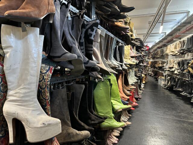 Schuhe gibt es auch. | Foto: Michael Marbacher/ MeinBezirk