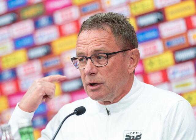 Ralf Rangnick hat Spekulationen über einen Wechsel zu Borussia Dortmund eine Absage erteilt und bekräftigt, dass er österreichischer Teamchef bleiben werde. | Foto: GEORG HOCHMUTH / APA / picturedesk.com 