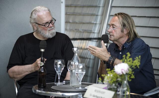 Hubert Scheibl (r.) im Gespräch mit dem Literaten Gerhard Roth. | Foto: Ulrike Rauch