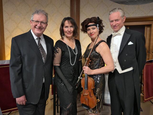 Mit viel Charme und Esprit brachte das Salonorchester Alcazar unvergessliche Hits der 20er- und 30er-Jahre auf die Bühne. | Foto: Schloss Thalheim