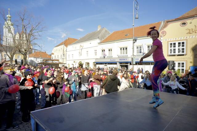 Uschi Haiden-Zimmert, fleischgewordener "Flummi", tanzt am 14. Februar wieder vor. | Foto: Santrucek