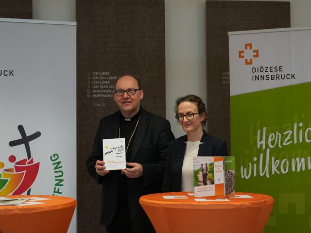 „Jeder Tisch ist ein Experiment – und ein Samen, der hoffentlich aufblüht“, zeigt sich Theologin Michaela Quast-Neulinger optimistisch. | Foto: Stanic/dibk.at