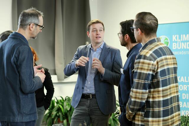 Landesrat Stefan Kaineder freut sich über das Engagement der ausgezeichneten Gemeinden in Sachen Klimaschutz.  | Foto: Land OÖ/Denise Stinglmayr