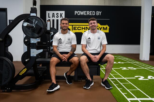 Sascha Horvath und "Flecki" im Technogym Fitnessbereich. | Foto: LASK