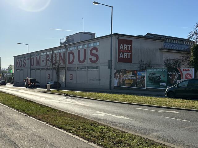 Der Kostümfundus ist in der Montleartstraße 8. | Foto: Michael Marbacher/ MeinBezirk