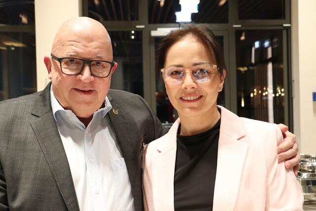 GR Peter Tabor (im Bild mit Gattin) legte nicht nur den Grundstein für den Wirtschaftstag, der Kalsdorfer holte Betriebe nach Kalsdorf, die für Arbeitsplatz und Wohlstand sorgen. | Foto: Edith Ertl