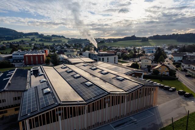 Die Trumer Privatbrauerei öffnete ihre Türen, um den Auszubildenden der Landesberufsschule praxisnahe Einblicke in die Welt des Brauens zu ermöglichen. | Foto: Trumer Privatbrauerei