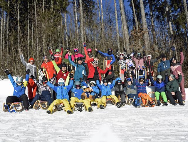 Die Aschauer Volksschüler lernten sicheres rodeln. Ein tolles Projekt.  | Foto: Thiem