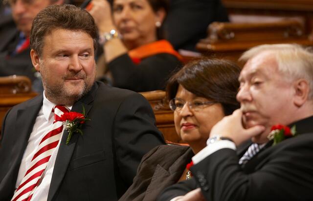 Als die erste rot-grüne Koalition des Landes fix wurde, v. l.: Wohnbaustadtrat Ludwig, Vizebürgermeisterin Brauner und Wien-Chef Häupl. | Foto: Georges Schneider / photonews.at / picturedesk.com