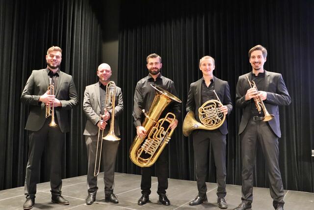 Weit mehr als eine musikalische Umrahmung: Das Brass-Quintett der Musikschule Kalsdorf mit Klemens Kollmann, Bernhard Neumaier, Florian Tscheppe, Thomas Kainz und Maximilian Uggowitzer machten den Wirtschaftstag auch zu einem musikalischen Fest. | Foto: Edith Ertl