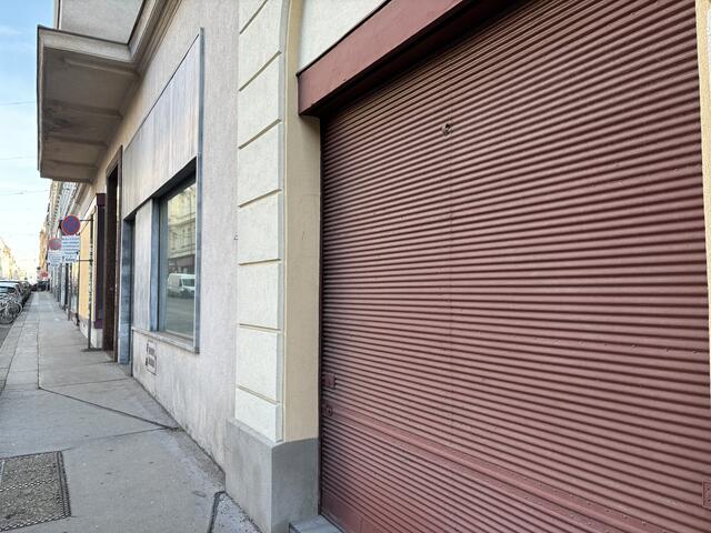 Auch jene Geschäfte, die noch betrieben werden, haben nur sporadisch geöffnet.  | Foto: Luca Arztmann/MeinBezirk