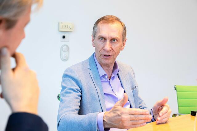 AK-Präsident Josef Pesserl spricht sich für schnelle Maßnahmen gegen Mobbing an steirischen Schulen aus.  | Foto: Konstantinov
