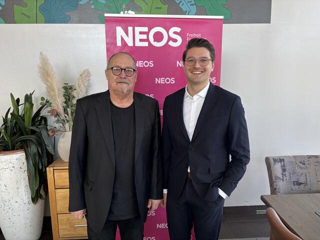 Gerhard Wohlfahrt (li.) ist NEOS-Spitzenkandidat für die anstehenden Gemeinderatswahlen in Leoben. Der Pinke Spitzenkandidat beweise, dass NEOS eine Alternative für Jung und Alt darstellen, so Niko Swatek, NEOS-Landessprecher. | Foto: MeinBezirk/Jung