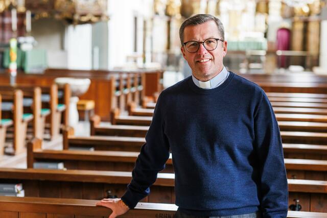 “Ich war selber sehr überrascht, freue mich nun aber über diese neue Aufgabe", sagt der neue Weihbischof Johannes Freitag. | Foto: Neuhold