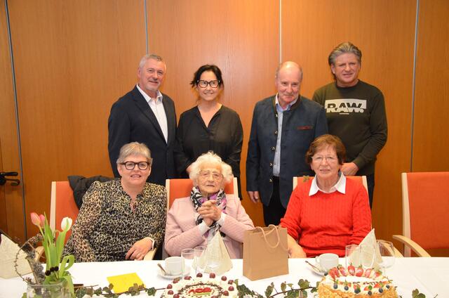 Claus Faller, Erika Stonig, Josef Lerchster und Roman Scheer (hinten); Gabriele Obweger, Elisabeth Pranter und Anita Prem (vorne) | Foto: Privat