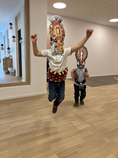 Die Kinder üben schon fleißig für die Fasnacht. | Foto: Dorn