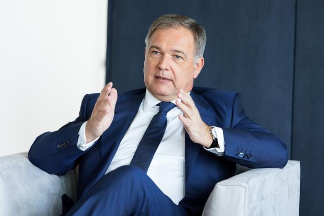 Der Präsident der Wirtschaftskammer Wien, Walter Ruck, hält am Lobautunnel fest. Es handle sich hier um ein "essenzielles Projekt" für die Arbeitsplätze, die Konjunktur, die Betriebsansiedlungen und letztendlich auch die Bewohner. | Foto: Florian Wieser