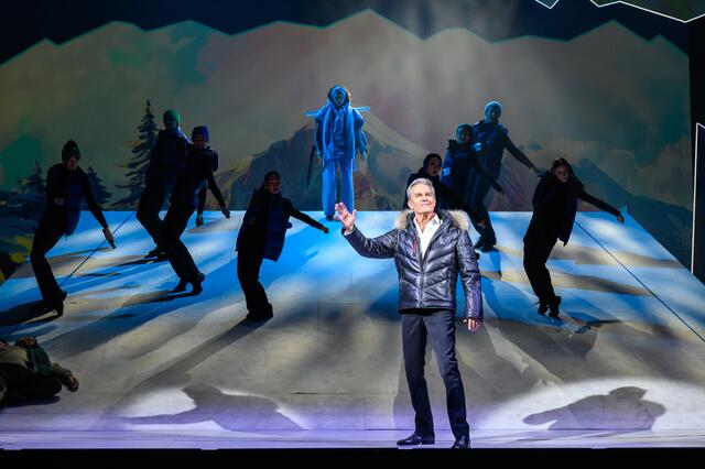 Das Musical "Skiverliebt - Zwei Brettln, die die Welt bedeuten" wird am Salzburger Landestheater aufgeführt. Im Bild. Alfons Haider | Foto: SLT/Tobias Witzgall