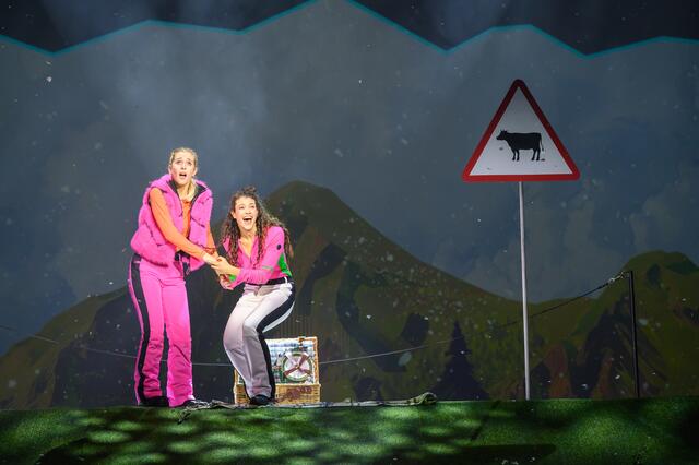 Das Musical "Skiverliebt - Zwei Brettln, die die Welt bedeuten" verknüpft Sport und Kultur auf künstlerische Weise. | Foto: SLT/Tobias Witzgall