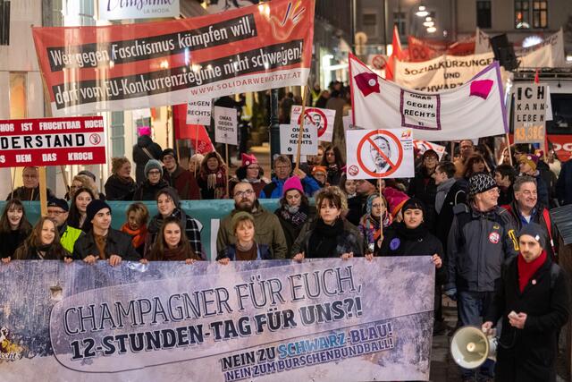 Wie 2019 dürfte auch dieses Jahr die aktuelle politische Lage bei der Demo zum Thema werden. | Foto: FOTOKERSCHI.AT / KERSCHBAUMMAYR