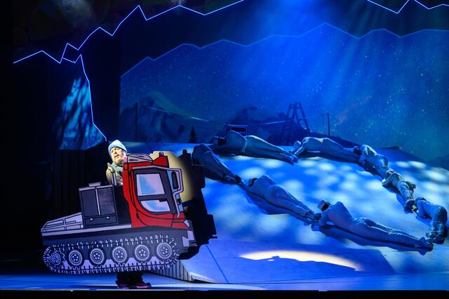 Uraufführung: in dem Musical "Skiverliebt" werden Sport und Kultur künstlerisch miteinander verknüpft.  | Foto: SLT/Tobias Witzgall