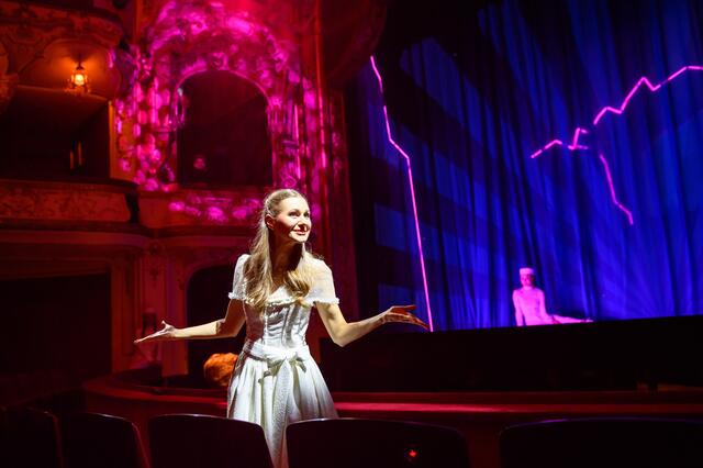 Das Musical "Skiverliebt - Zwei Brettln, die die Welt bedeuten" verknüpft Sport und Kultur auf künstlerische Weise. | Foto: SLT/Tobias Witzgall