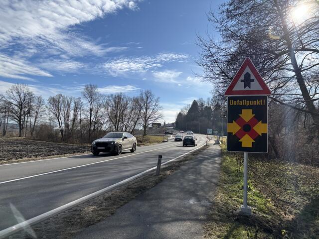 Warnschilder weisen auf die unfallträchtige Kreuzung auf der L 201 zwischen Kirchberg und Studenzen hin. | Foto: MeinBezirk