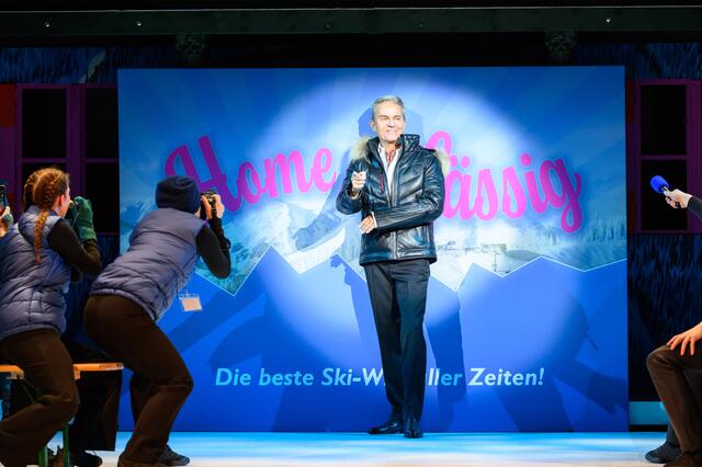 Das Musical "Skiverliebt - Zwei Brettln, die die Welt bedeuten" wird am Salzburger Landestheater aufgeführt. Im Bild: Alfons Haider | Foto: SLT/Tobias Witzgall