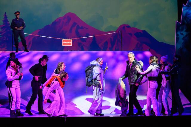 Uraufführung: in dem Musical "Skiverliebt" werden Sport und Kultur künstlerisch miteinander verknüpft.  | Foto: SLT/Tobias Witzgall