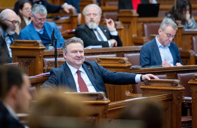 Die Partei von Bürgermeister Michael Ludwig (SPÖ) würde ein leichtes Minus von 1,6 Prozentpunkten verzeichnen, dennoch wäre man auf dem ersten Platz mit rund 40 Prozent. | Foto: GEORG HOCHMUTH / APA / picturedesk.com 