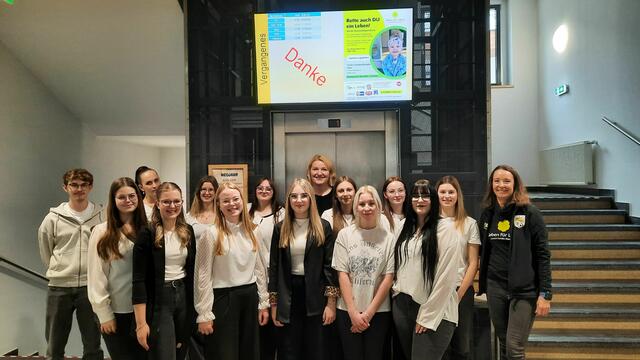 Die Projektgruppe "Zukunftszellen" organisierte kürzlich eine erfolgreiche Typisierungsaktion, bei welcher sich 210 SchülerInnen beteiligten.  | Foto: TFBS Lienz