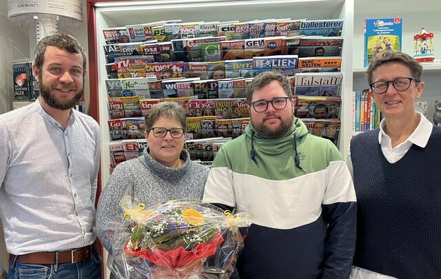 Trafik in Ebensee in neuen Händen: Amtsleiter Matthias Loidl-Kendler, Martina Schrempf, Bernhard Schrempf, Bürgermeisterin Sabine Promberger | Foto: Gde. Ebensee