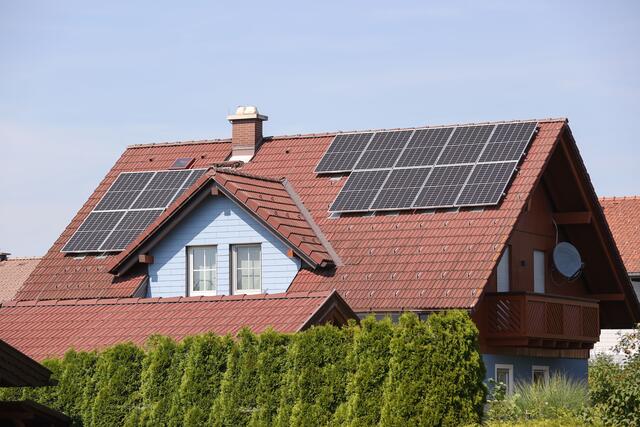 Ab Februar 2025 fördert das Land Salzburg Photovoltaikanlagen gezielt mit pauschalen Zuschüssen – insbesondere für Haushalte, die ihren Solarstrom selbst nutzen. | Foto: Land Salzburg / Franz Neumayr