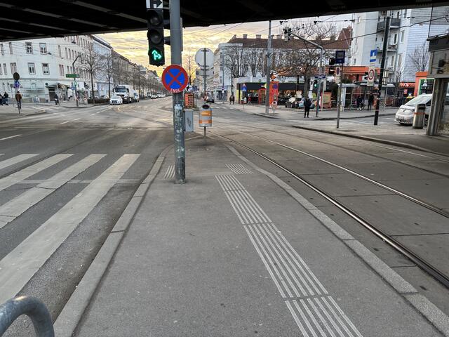 Nach vorne hin ist der Streifen ungeschützt.  | Foto: Ipirotis/MeinBezirk