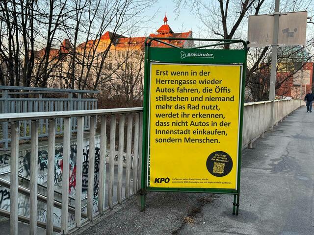 Die KPÖ reagiert mit eigenen Plakaten, die denen der WKO sehr ähneln.  | Foto: KPÖ Graz