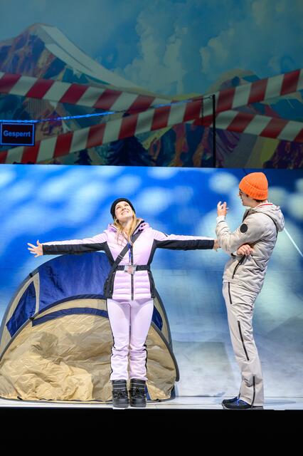 Uraufführung: in dem Musical "Skiverliebt" werden Sport und Kultur künstlerisch miteinander verknüpft.  | Foto: SLT/Tobias Witzgall