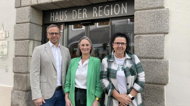 Kernland-Trio (von links): Obmann Fritz Robeischl, Geschäftsführerin Beatrix Swoboda und Assistenin Nicole Gruber. | Foto: MV Kernland