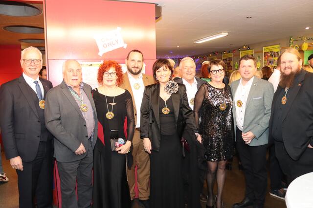 Auch eine Abordnung der SPÖ Villach genoss den Abend in der Runde. Mit dabei auch Landtagspräsident Reinhart Rohr (l.) | Foto: MeinBezirk.at