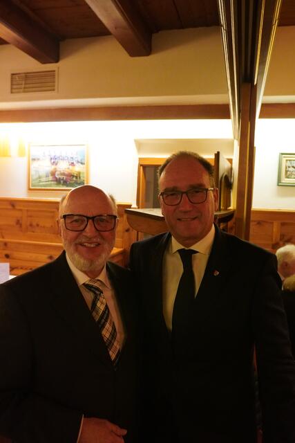 Rudolf Zenz mit Bürgermeister Dirk Rath.
