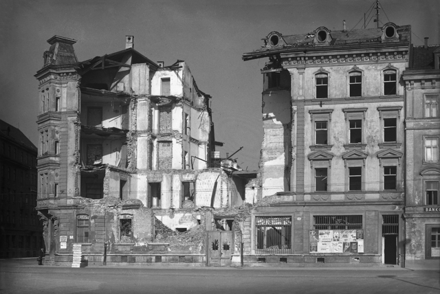 Durch Bomben zerstörte Polizeidirektion | Foto: Stadtarchiv